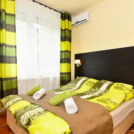 Flat In The Castle Area